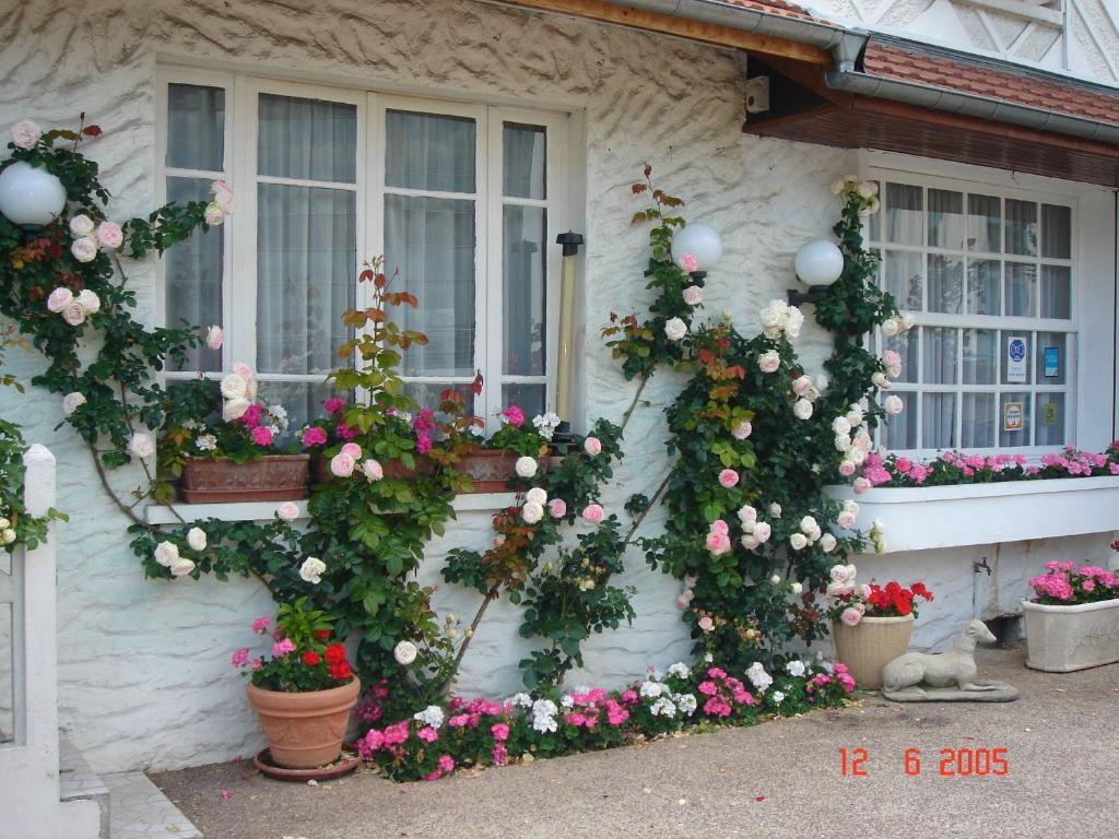 Hotel Restaurant Maison Blanche Ренжі Екстер'єр фото